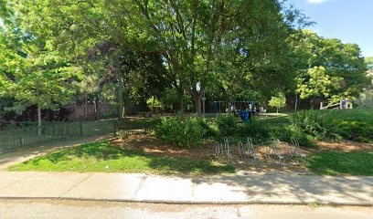 Outdoor ping pong (Snider Parkette) in Toronto, Ontario - Table tennis facility